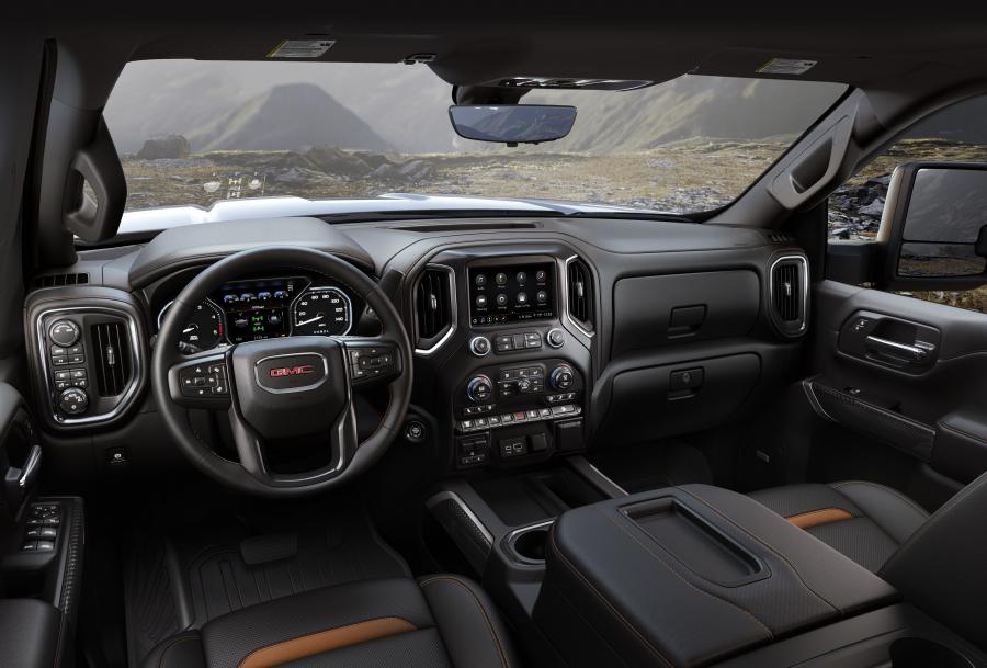 Торпедо GMC Sierra 2500 HD AT4 Crew Cab 2019 года  (фото 3 из 40)